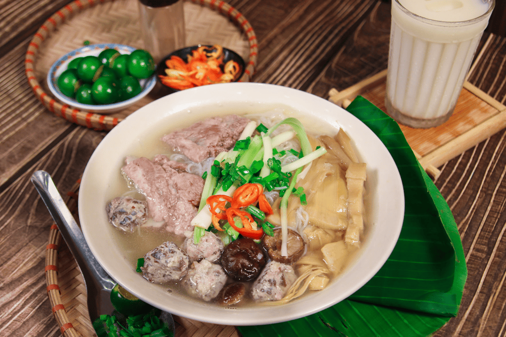 B&uacute;n sườn mọc B&agrave; To&agrave;n nổi tiếng thanh đạm, ph&ugrave; hợp cho bữa s&aacute;ng nhẹ nh&agrave;ng (Nguồn: Tiệm b&uacute;n b&agrave; To&agrave;n - B&uacute;n sườn m&oacute;ng mọc măng kh&ocirc;)